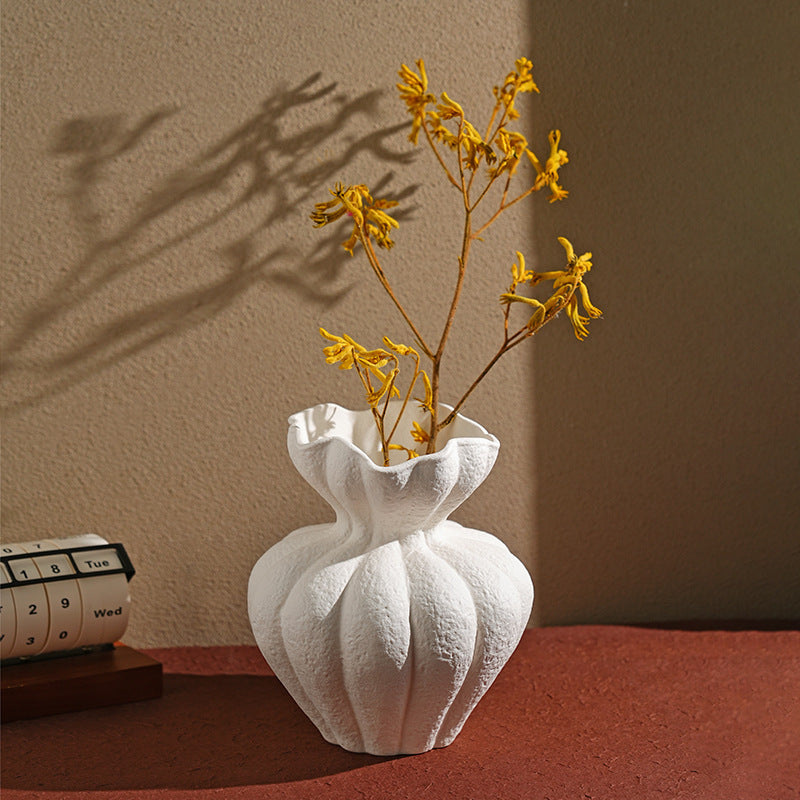 French-style white elegant decorative vase